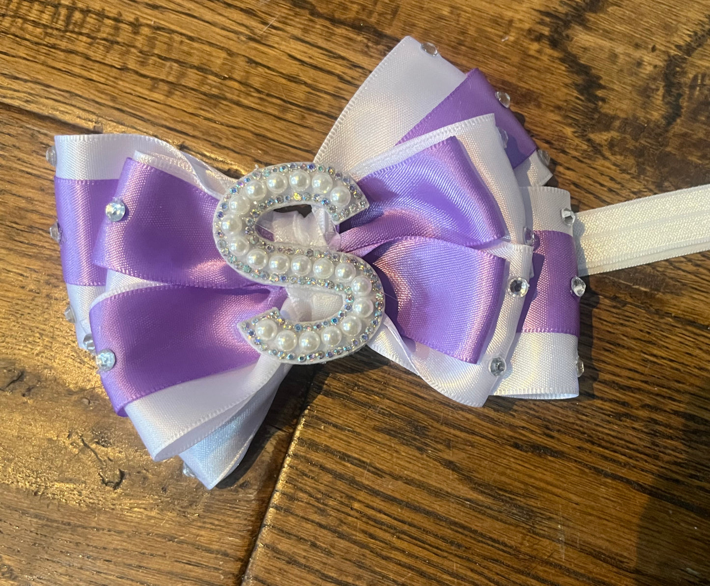 lavender and white contrast initial Bow