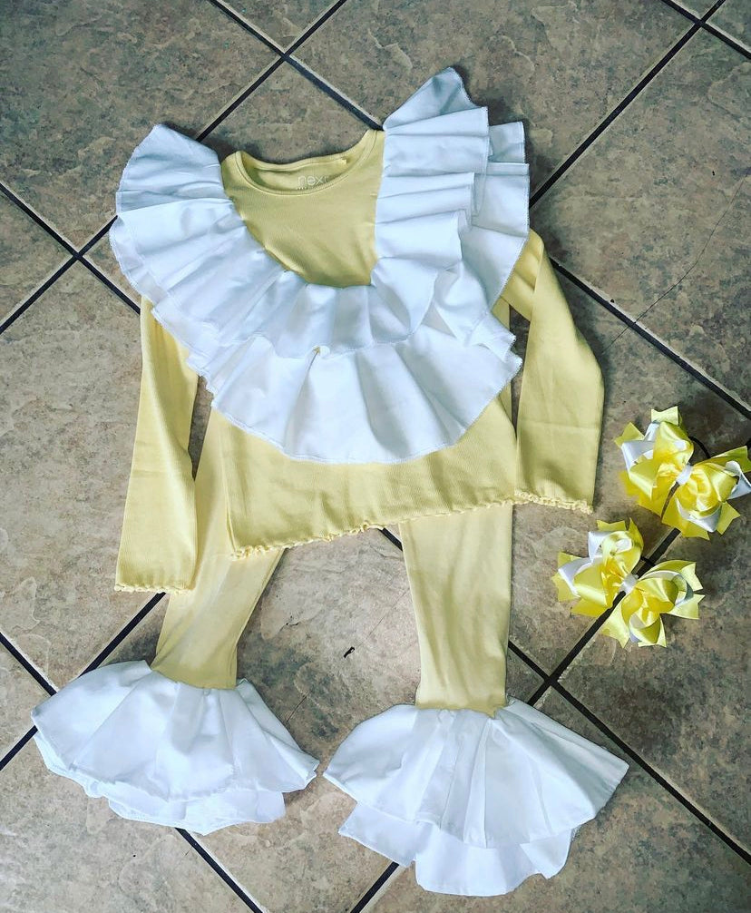 Lemon and white lounge set